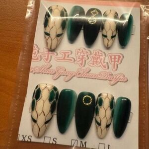 Forest Scales Nail Set – Pre-Designed Press-On Texture